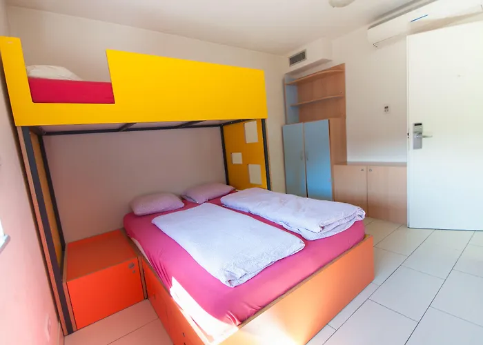 Simbol With Free Private Parking אכסניה