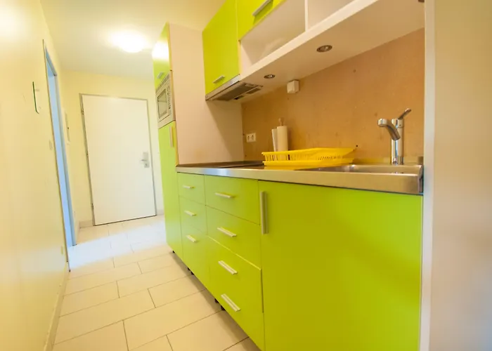 Simbol With Free Private Parking אכסניה