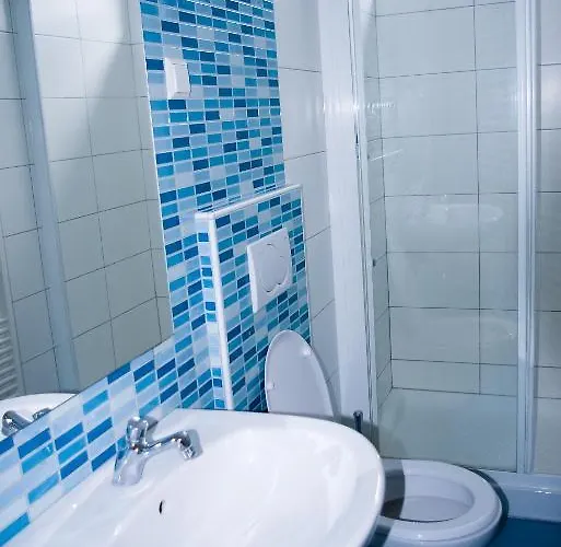 Simbol With Free Private Parking אכסניה *