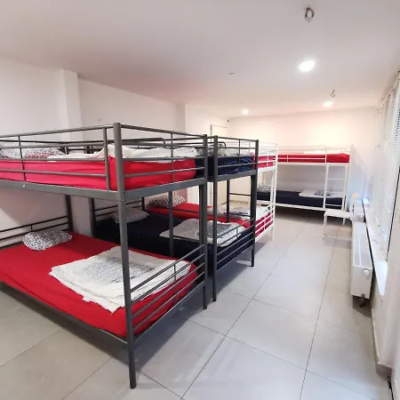 Hostal Simbol & With Free Private Parking Liubliana