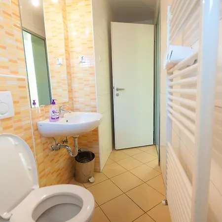 Hostel Simbol & With Free Private Parking Ljubljana