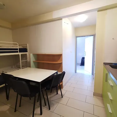 Hostal Simbol & With Free Private Parking Liubliana