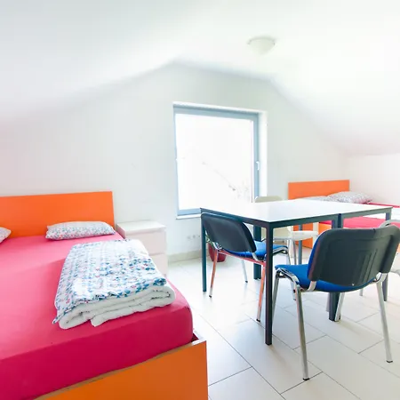 Simbol With Free Private Parking Albergue Liubliana