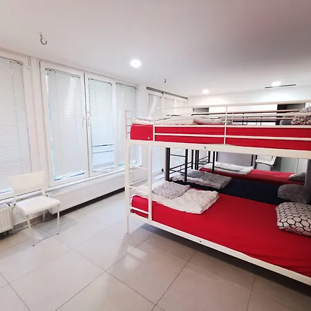 Simbol & With Free Private Parking Hostal