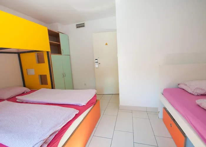 Hostel Simbol With Free Private Parking