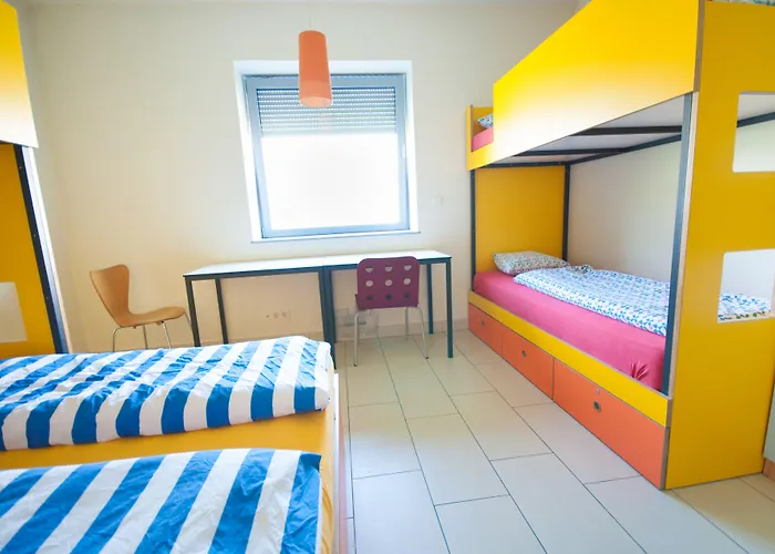 Simbol With Free Private Parking אכסניה