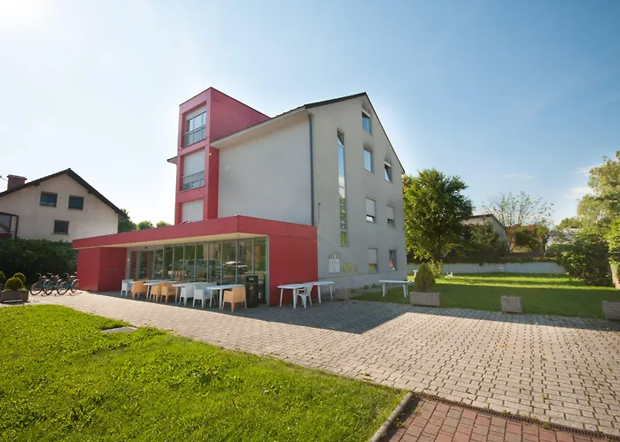 Simbol With Free Private Parking לובליאנה